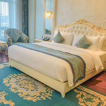 מלון Wyndham Grand Kunming East מראה חיצוני תמונה