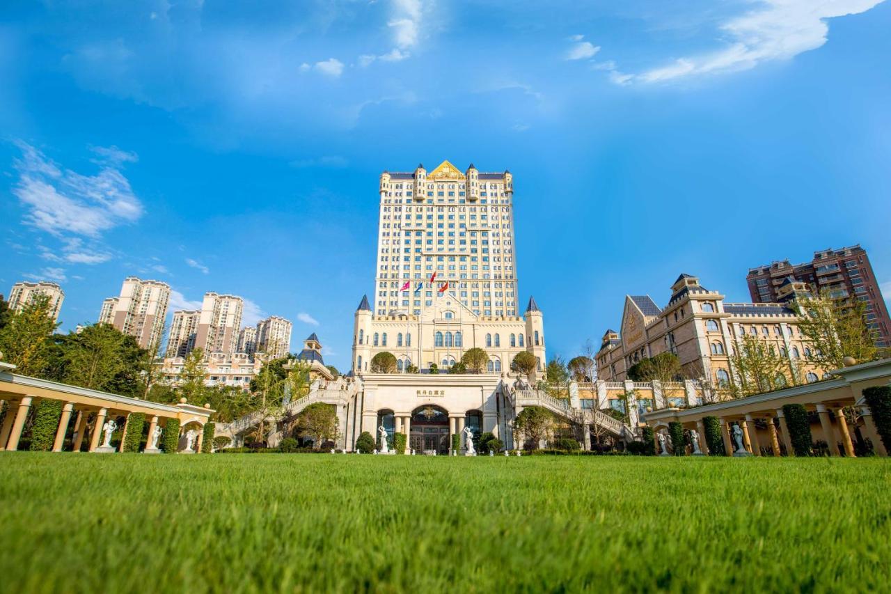 מלון Wyndham Grand Kunming East מראה חיצוני תמונה