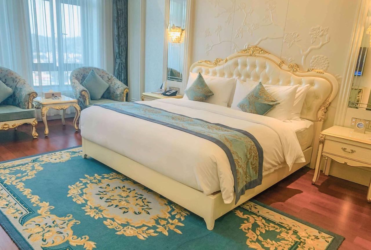 מלון Wyndham Grand Kunming East מראה חיצוני תמונה