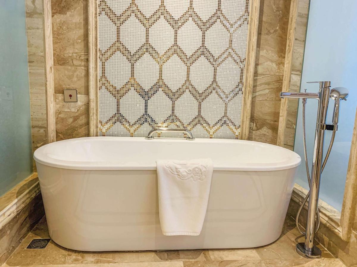 מלון Wyndham Grand Kunming East מראה חיצוני תמונה