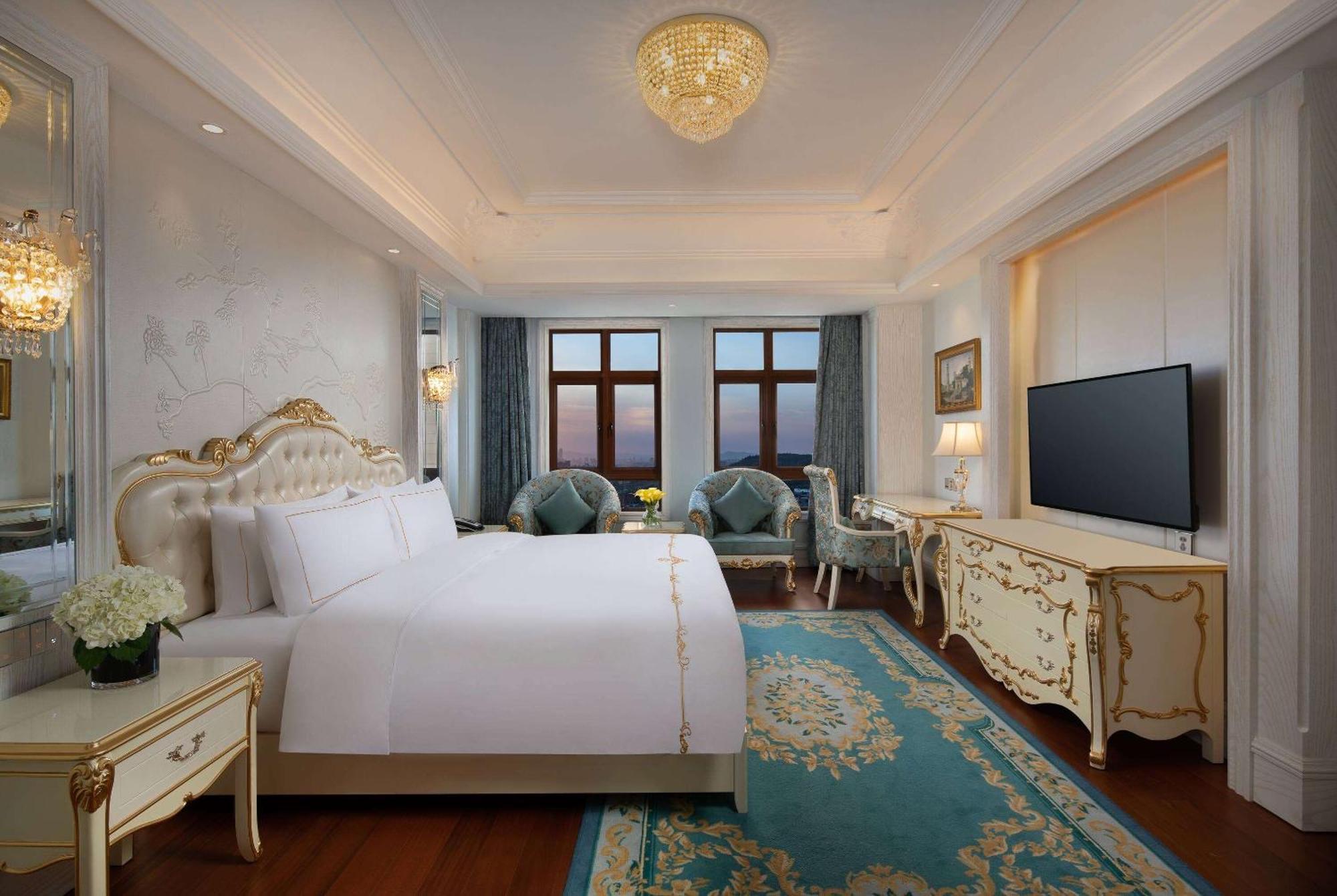מלון Wyndham Grand Kunming East מראה חיצוני תמונה