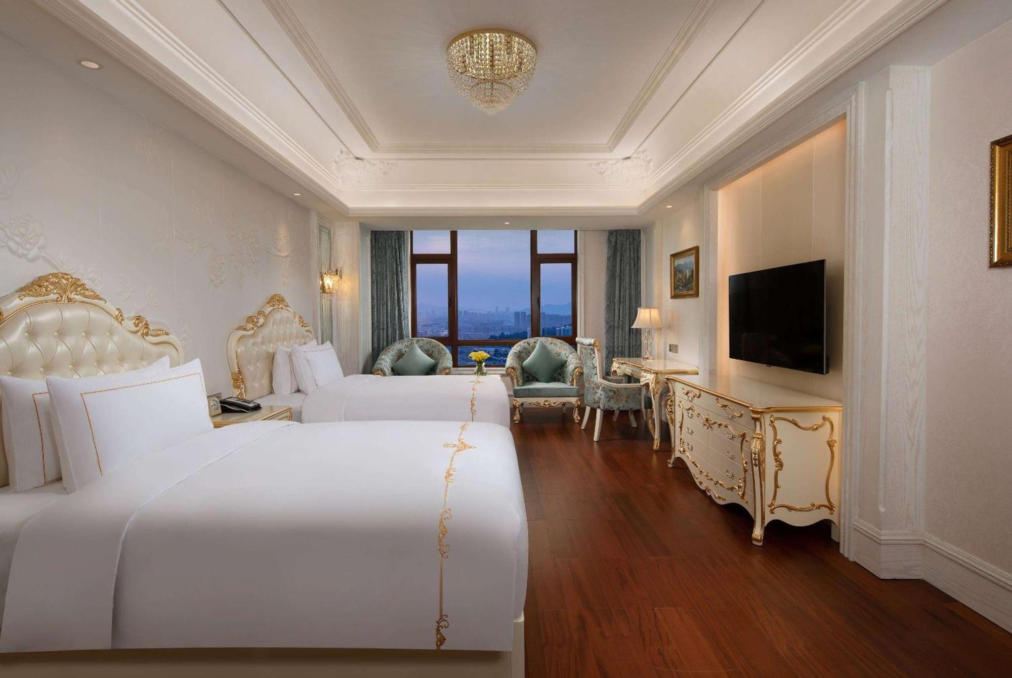 מלון Wyndham Grand Kunming East מראה חיצוני תמונה